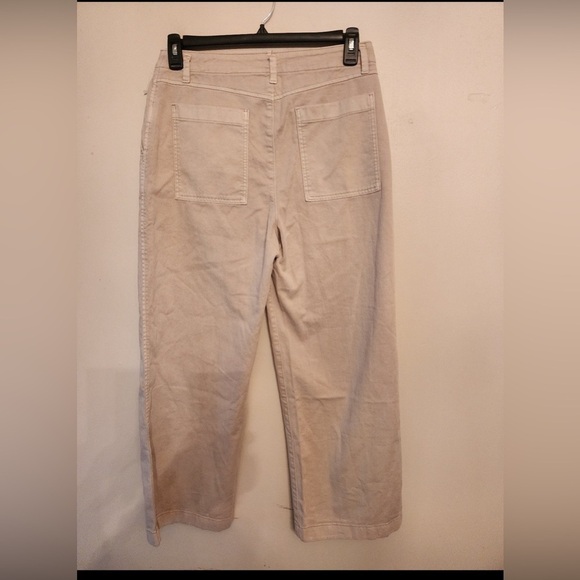 Gap loose Khaki pants size 8 petite - Picture 2 of 3